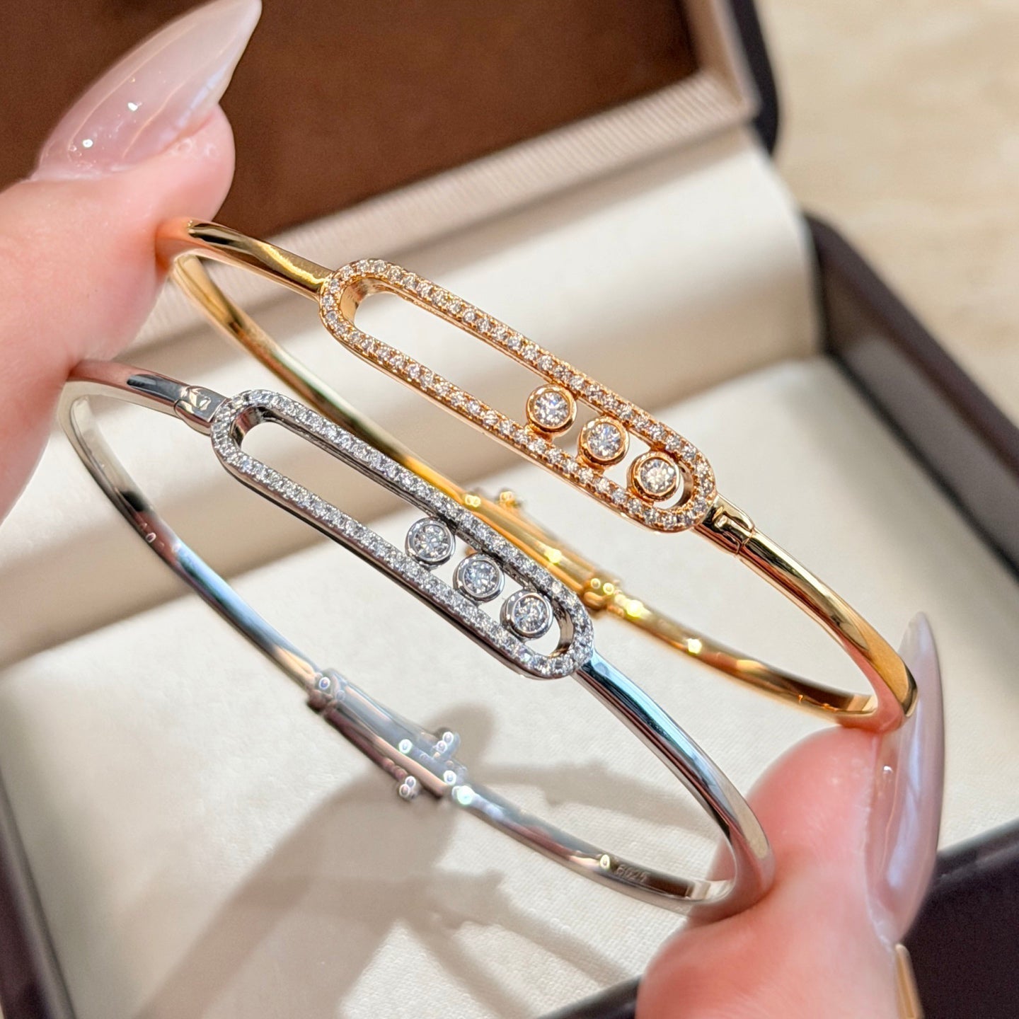 [KELA]MOVE PAVÉ DIAMOND BANGLE BRACELET M