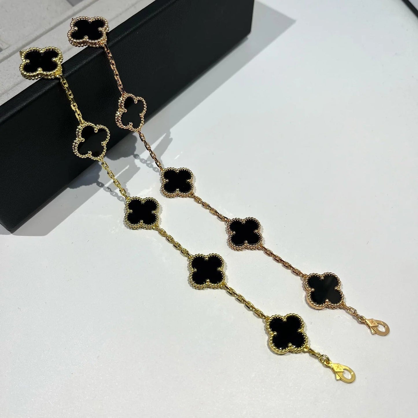 [KELA]LUCKY CLOVER 5-MOTIF BRACELET - BLACK OXNY COLLECTION