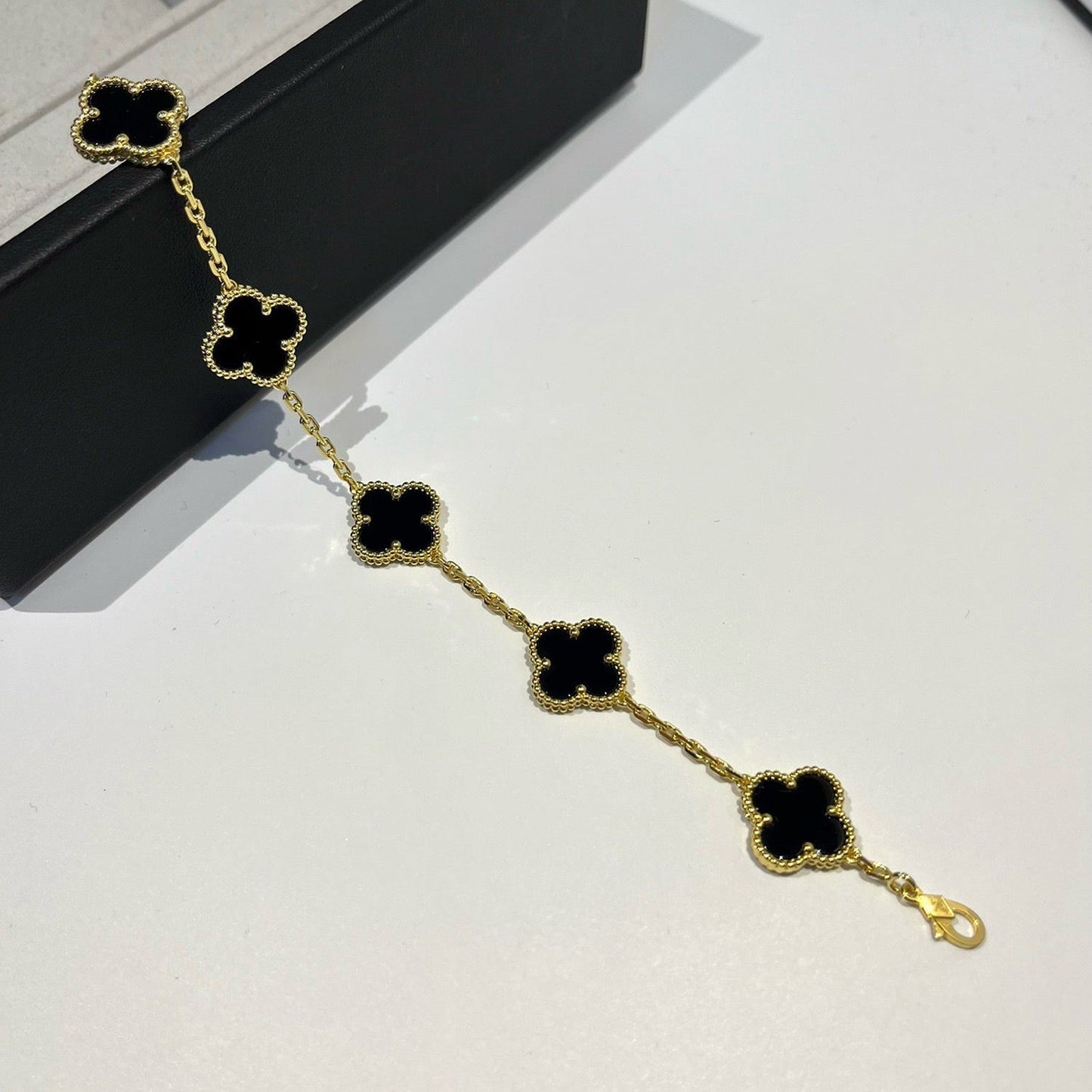 [KELA]LUCKY CLOVER 5-MOTIF BRACELET - BLACK OXNY COLLECTION