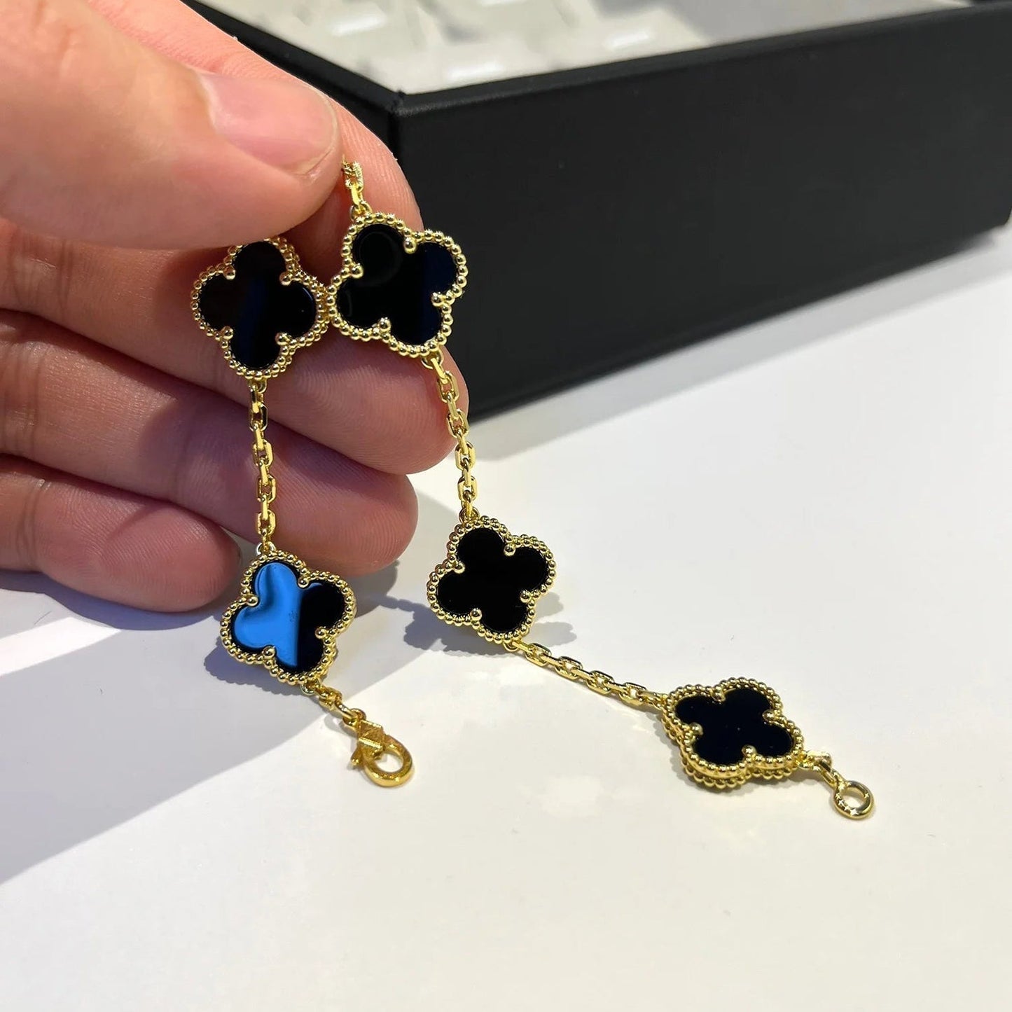 [KELA]LUCKY CLOVER 5-MOTIF BRACELET - BLACK OXNY COLLECTION