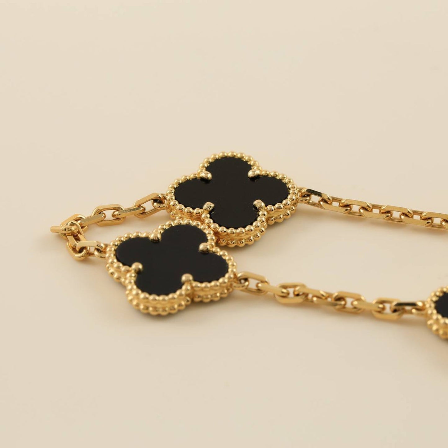 [KELA]LUCKY CLOVER 5-MOTIF BRACELET - BLACK OXNY COLLECTION
