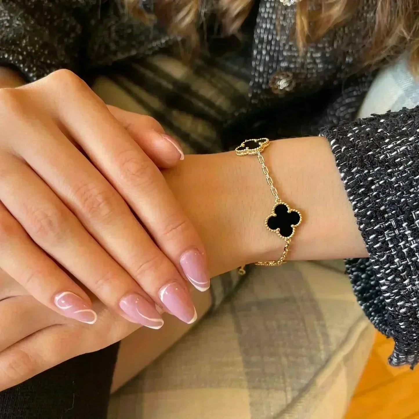 [KELA]LUCKY CLOVER 5-MOTIF BRACELET - BLACK OXNY COLLECTION