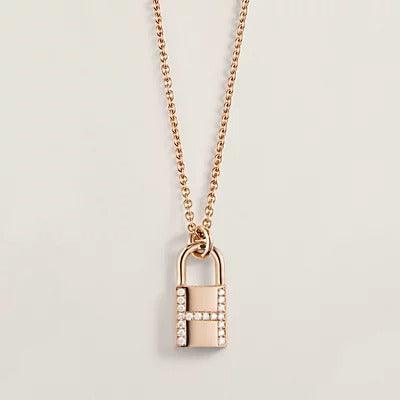 [KELA]HM ADVANCED NICHE LOCK HEAD NECKLACE DIAMONDS