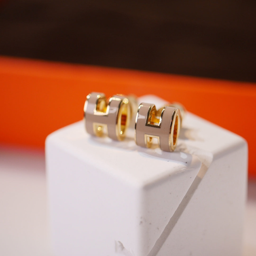 [KELA]MINI POP H GOLD EARRINGS GREY