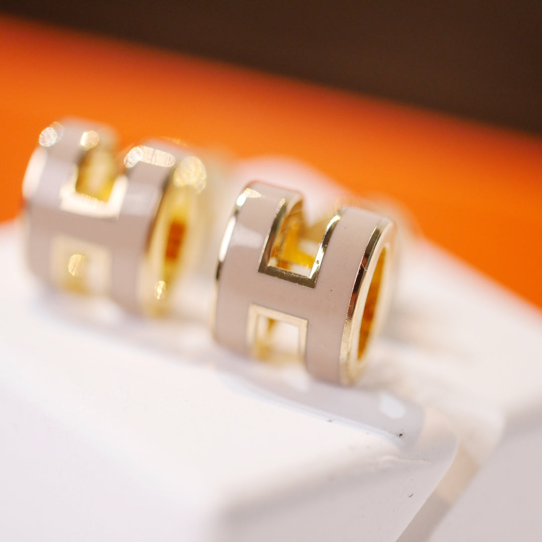 [KELA]MINI POP H GOLD EARRINGS GREY