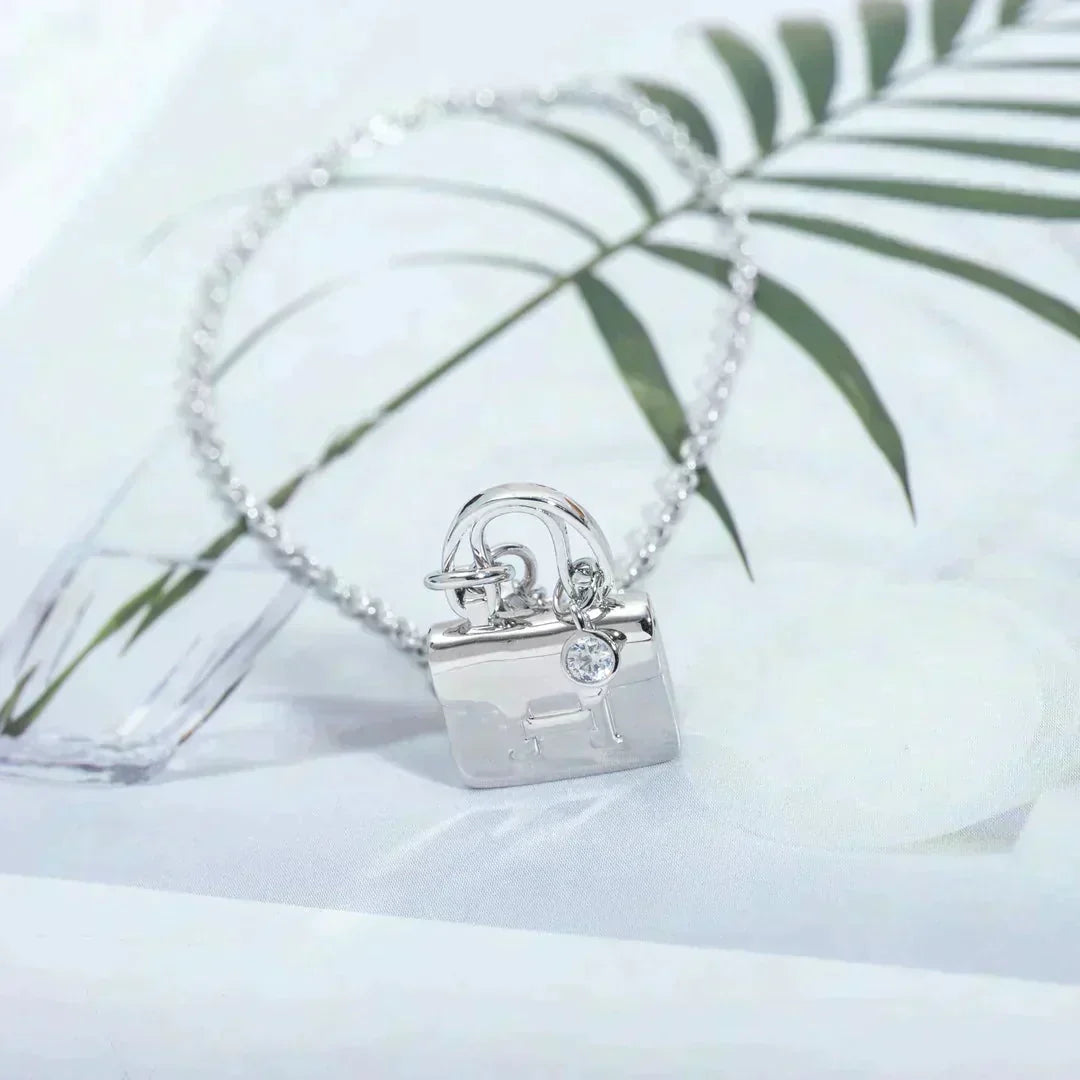 [KELA]AMULETTE PEDANT SILVER NECKLACE