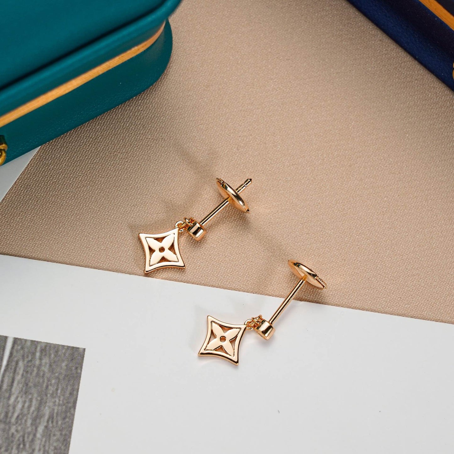 [KELA]STAR EARRINGS GOLD