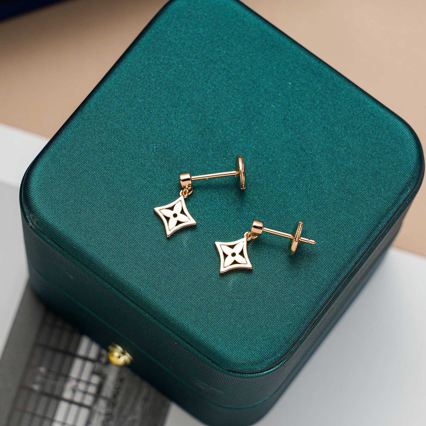 [KELA]STAR EARRINGS GOLD
