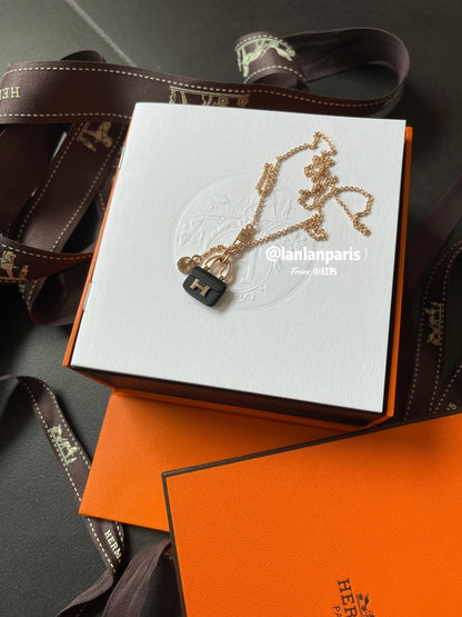 [KELA]CONSTANCE BLACK PEDANT ROSE GOLD NECKLACE