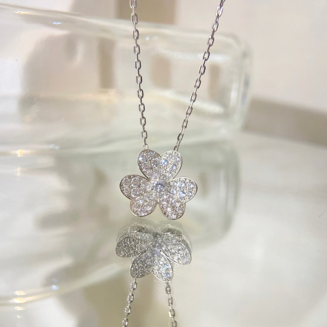 [KELA]PAVÉ DIAMOND FLOWER CHARM NECKLACE