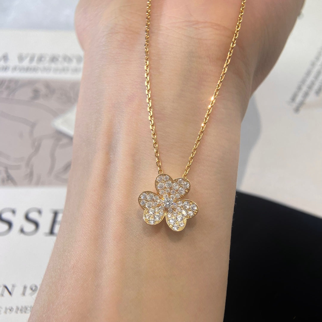 [KELA]PAVÉ DIAMOND FLOWER CHARM NECKLACE