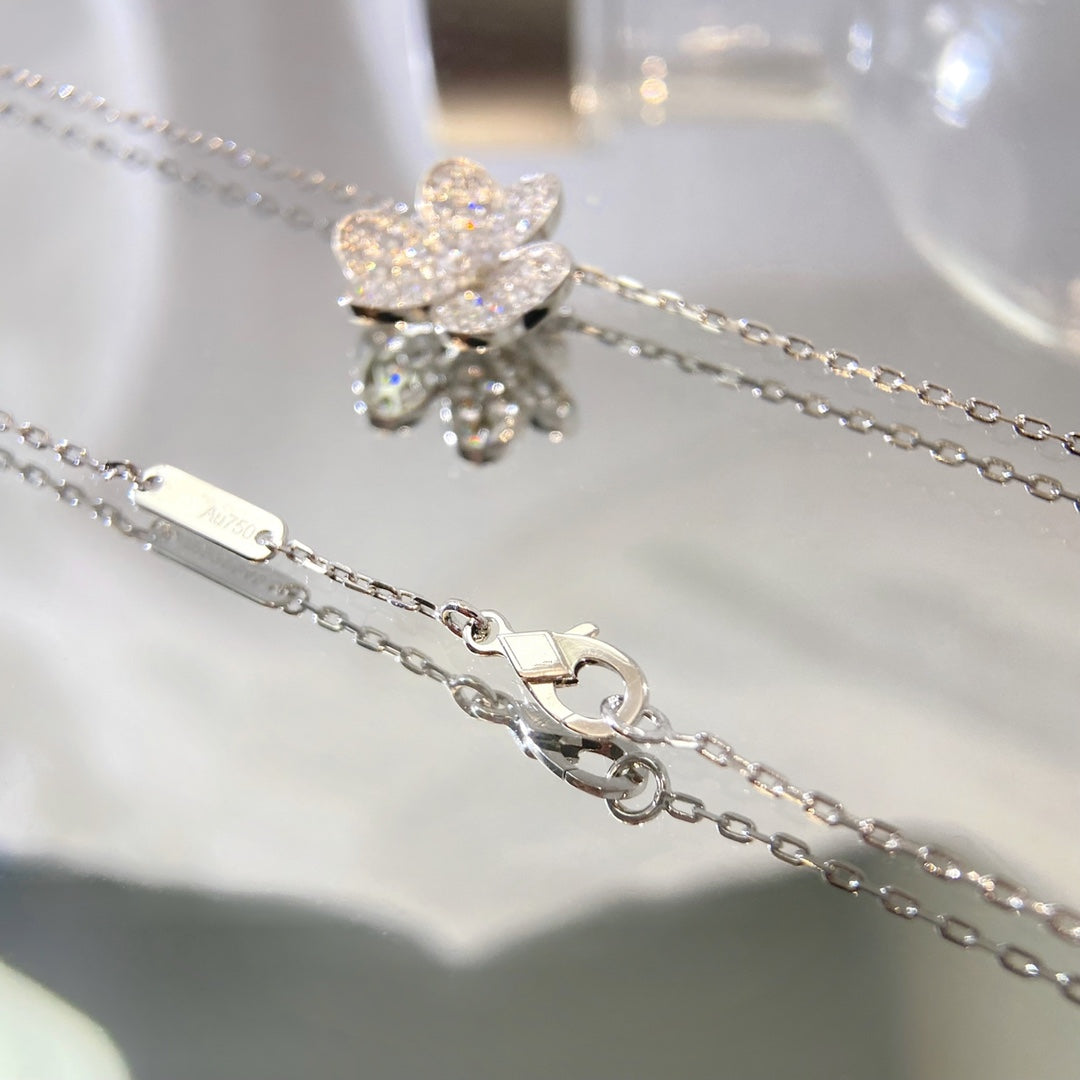 [KELA]PAVÉ DIAMOND FLOWER CHARM NECKLACE