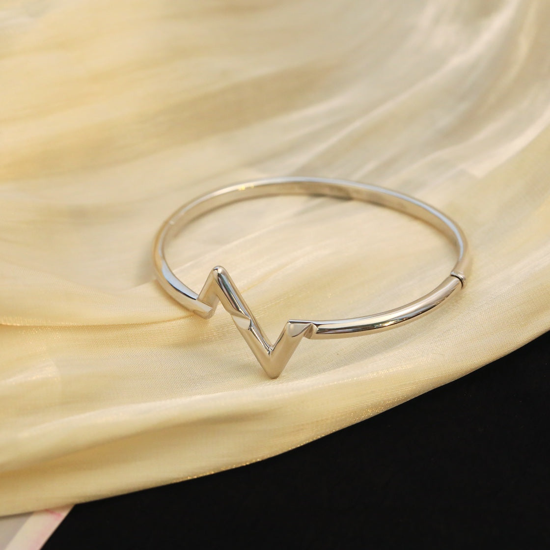 [KELA]VOLTE UPSITE DOWN BRACELET