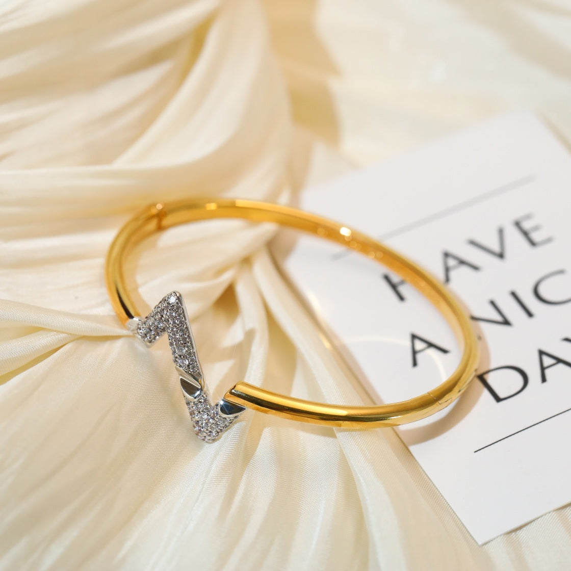 [KELA]VOLTE UPSITE DOWN GOLD DIAMOND BRACELET
