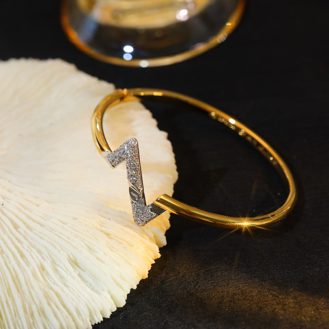 [KELA]VOLTE UPSITE DOWN GOLD DIAMOND BRACELET