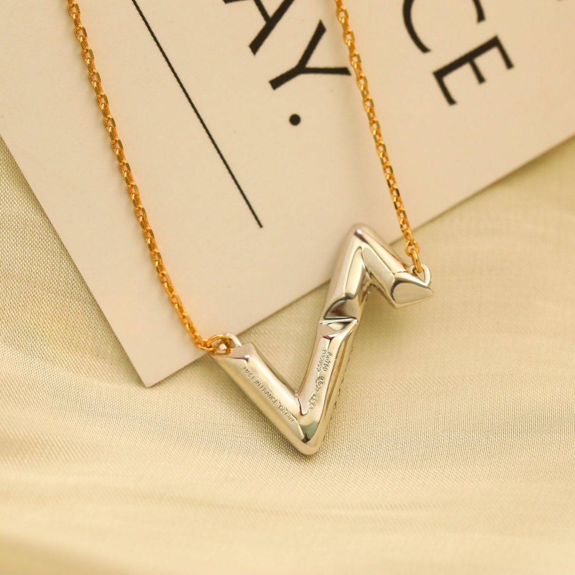 [KELA]VOLT SILVER DIAMOND PEDANT NECKLACE