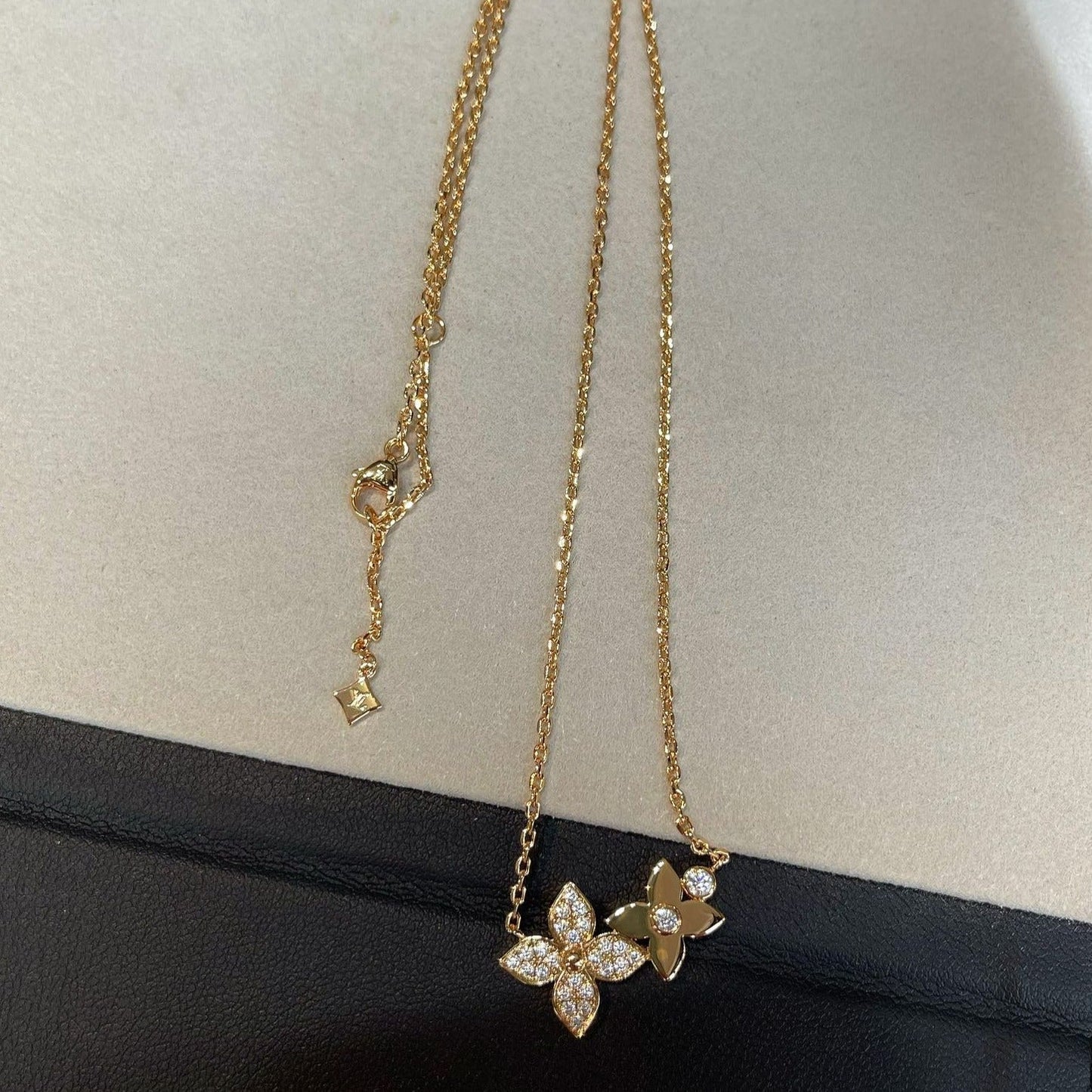 [KELA]STAR BLOSSOM NECKLACE ROSE GOLD DIAMONDS