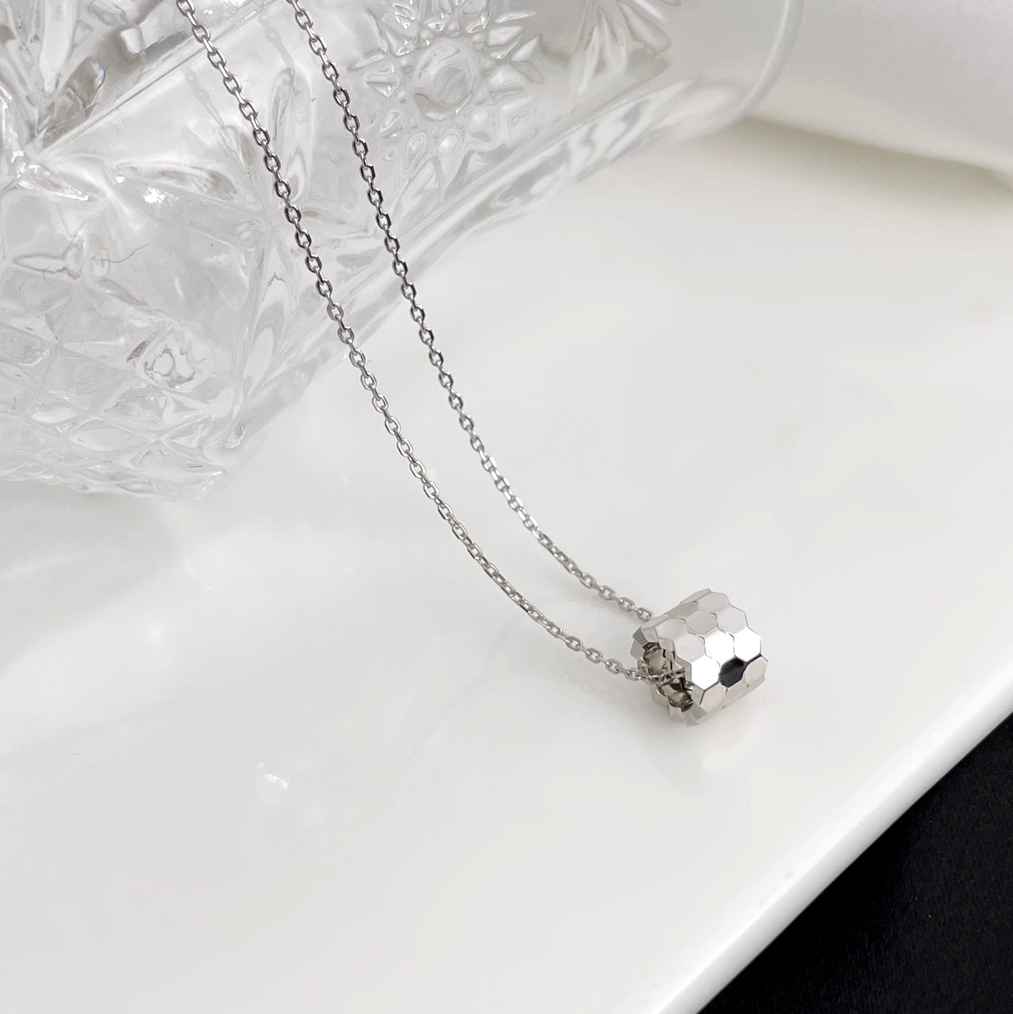 [KELA]BEE MINI NECKLACE