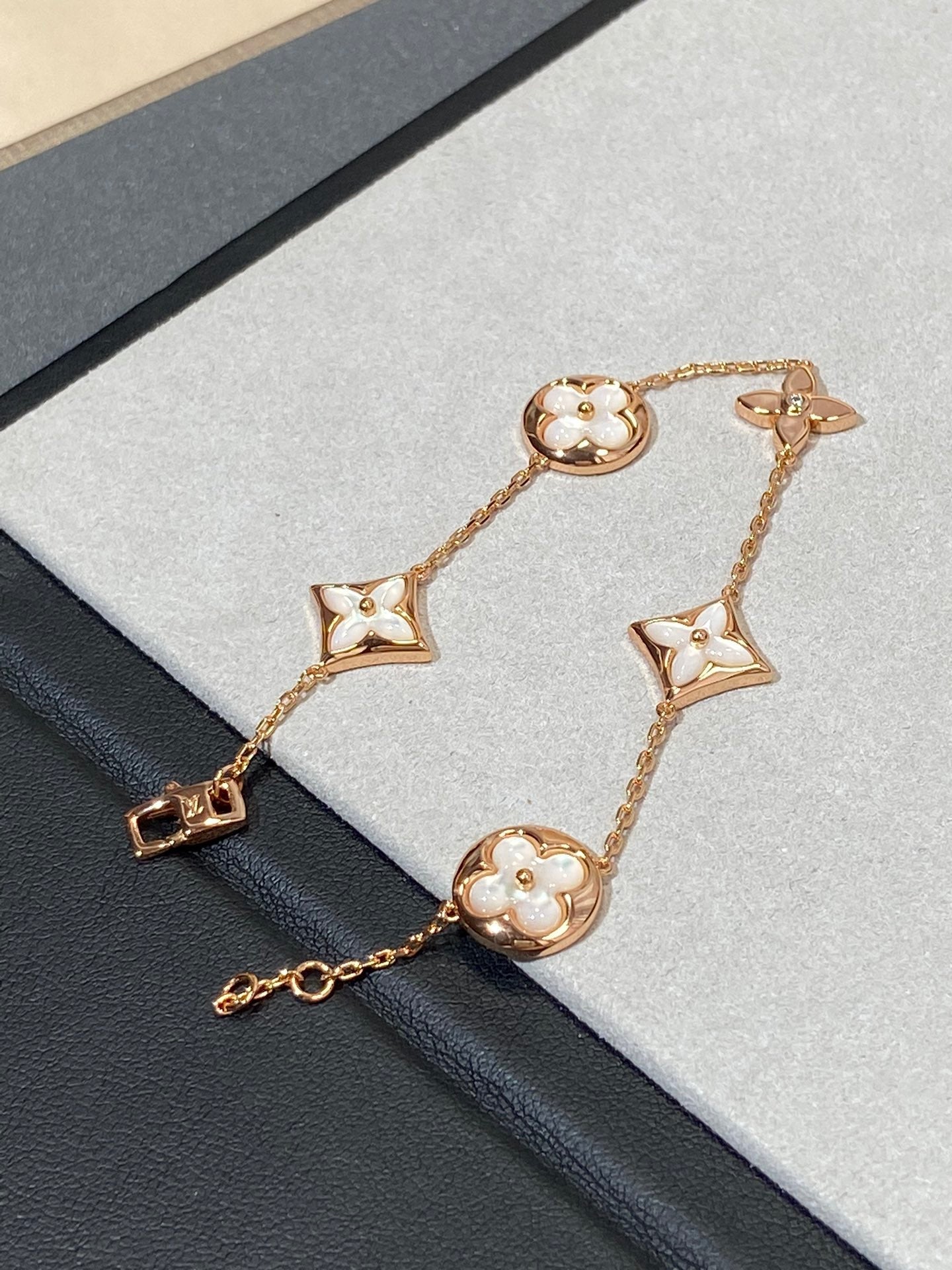 [KELA]STAR AND SUN 5 MOTIF MOP ROSE GOLD BRACELET