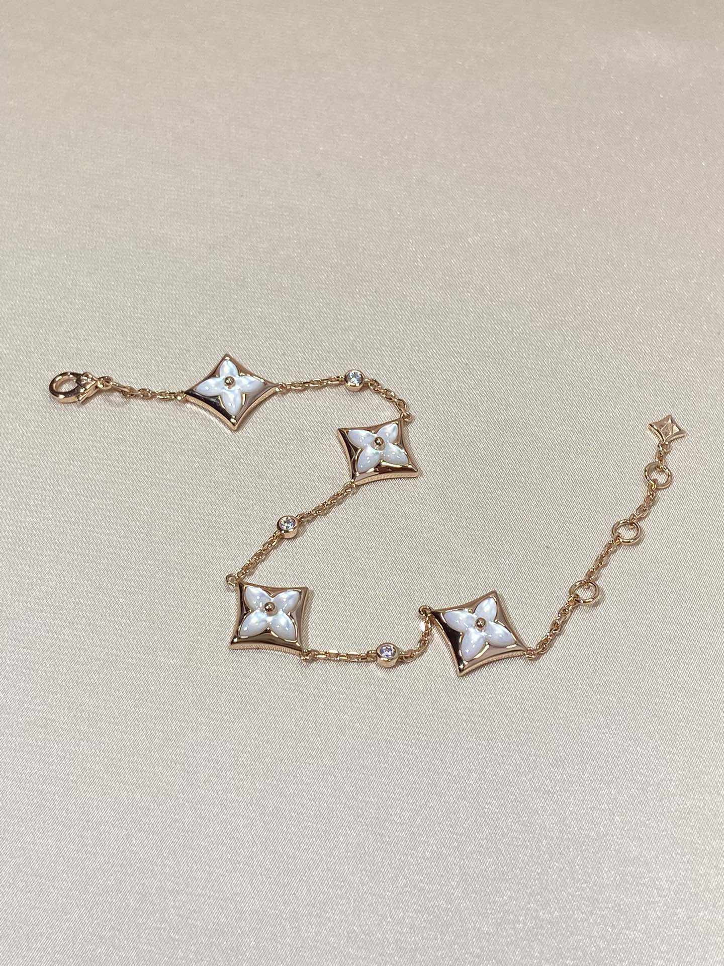 [KELA]STAR 4 MOTIF MOP DIAMOND ROSE GOLD BRACELET