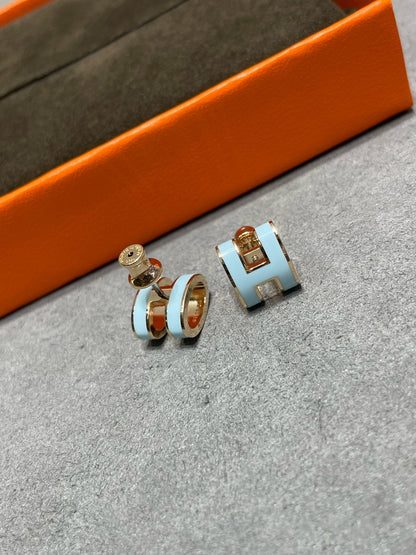 [KELA]POP H SKY BLUE STUD EARRINGS