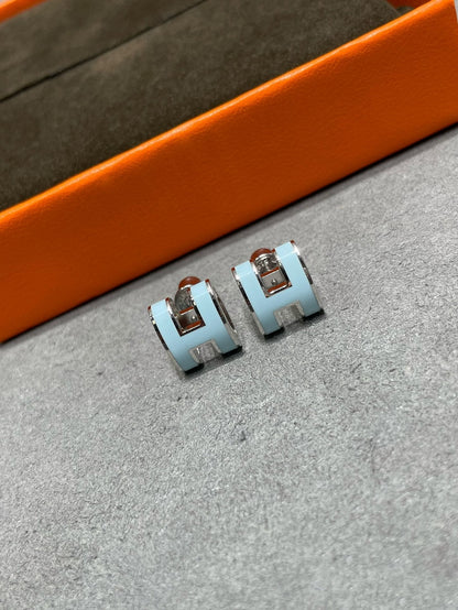 [KELA]POP H SKY BLUE STUD EARRINGS