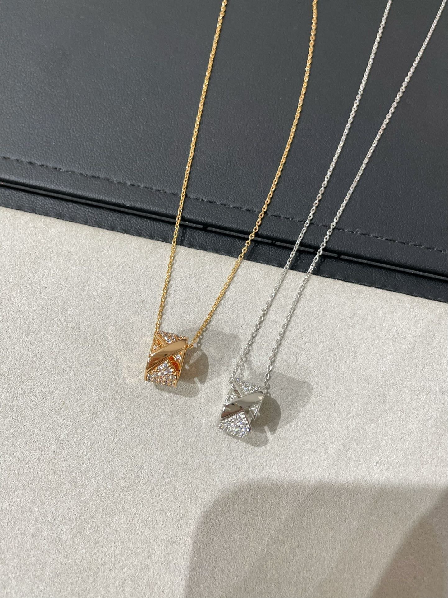 [KELA]LIENS EVIDENCE DIAMOND PAVED NECKLACE