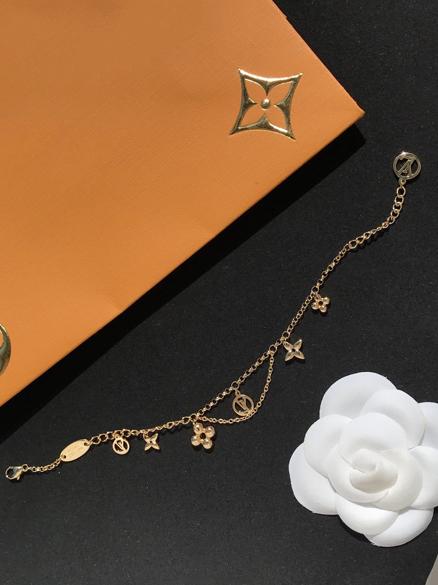 [KELA]BLOOMING ROSE GOLD MOP BRACELET