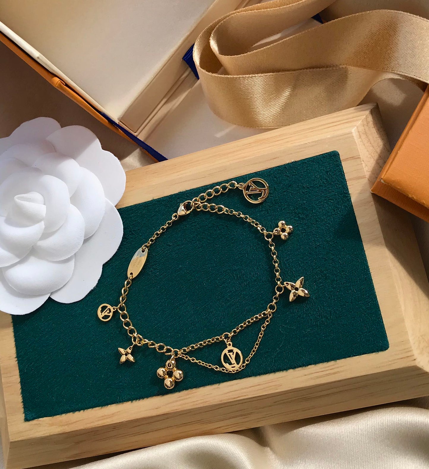 [KELA]BLOOMING ROSE GOLD MOP BRACELET