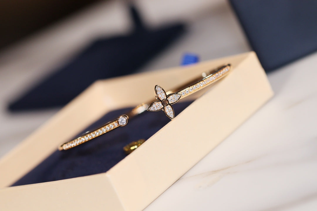 [KELA]IDYLLE GOLD OPEN BRACELET DIAMOND PAVED