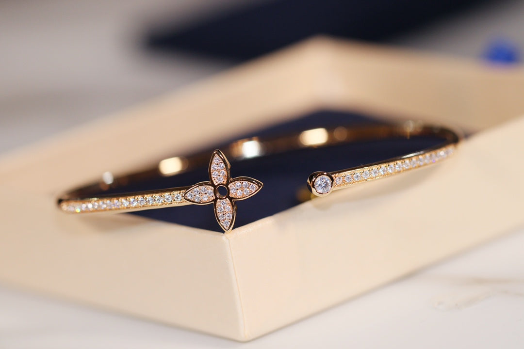 [KELA]IDYLLE GOLD OPEN BRACELET DIAMOND PAVED