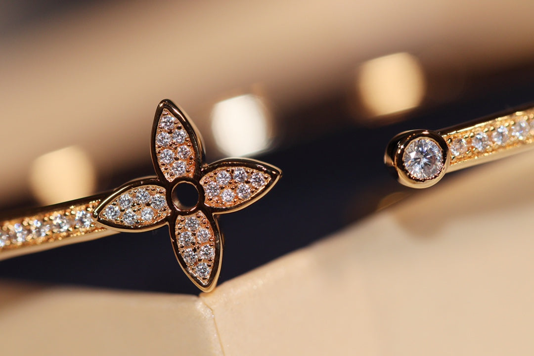 [KELA]IDYLLE GOLD OPEN BRACELET DIAMOND PAVED