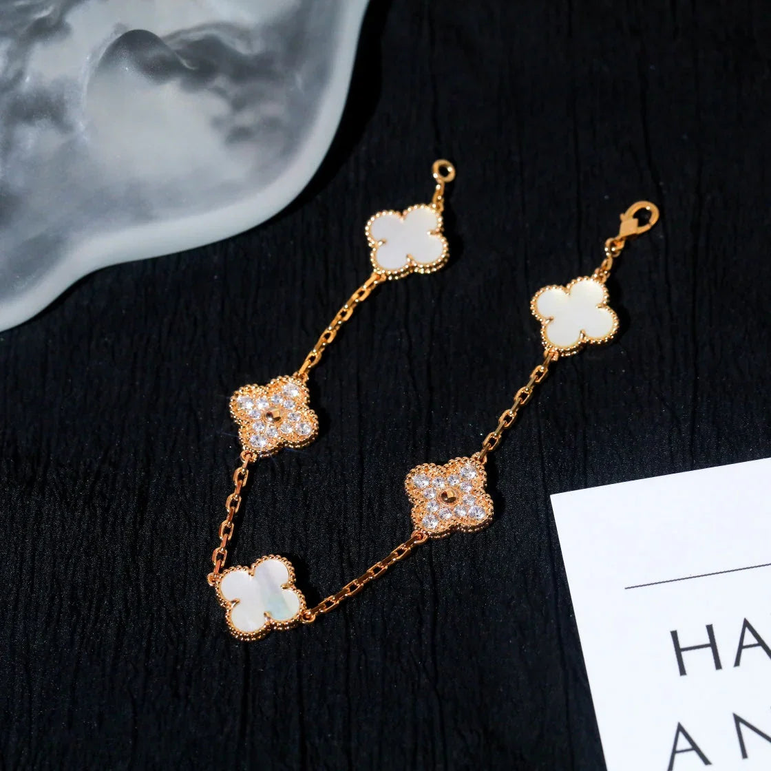 [KELA]LUCKY CLOVER 5-MOTIF BRACELET - WHITE MOTHER-OF-PEARL COLLECTION