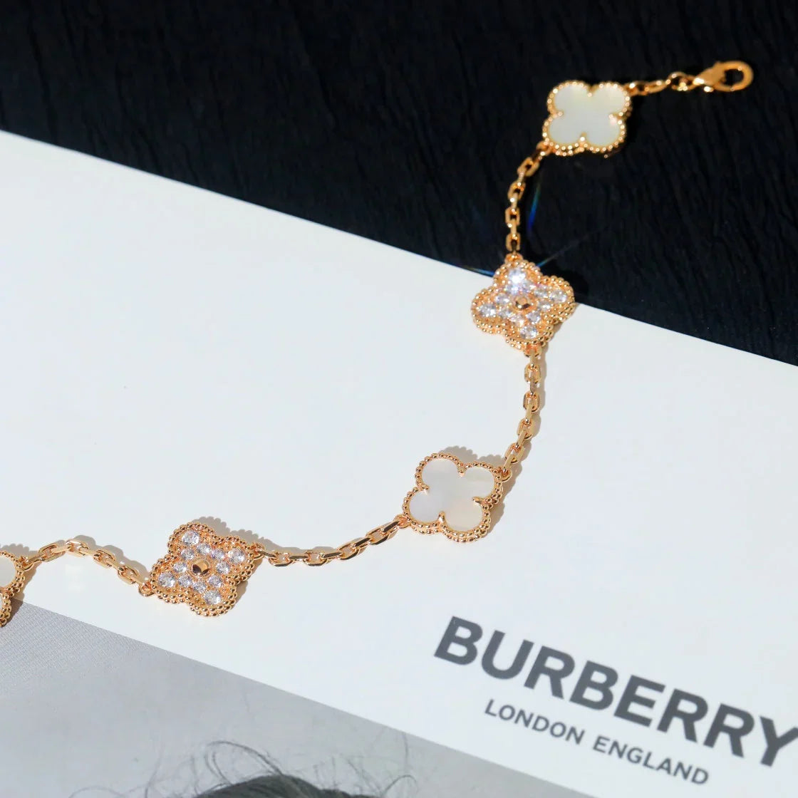 [KELA]LUCKY CLOVER 5-MOTIF BRACELET - WHITE MOTHER-OF-PEARL COLLECTION