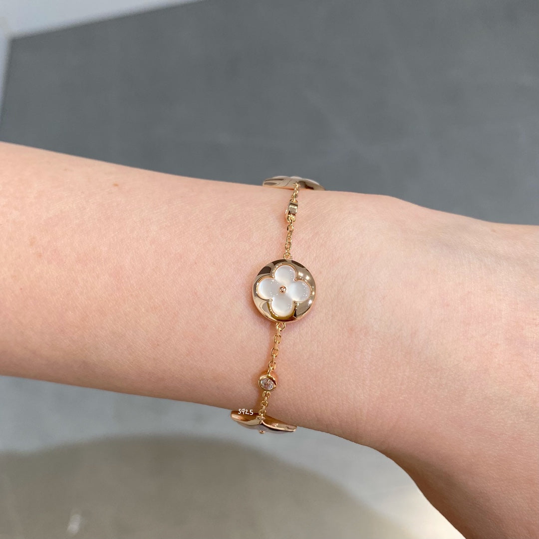 [KELA]STAR AND SUN 4 MOTIF WHITE MOP ROSE GOLD BRACELET