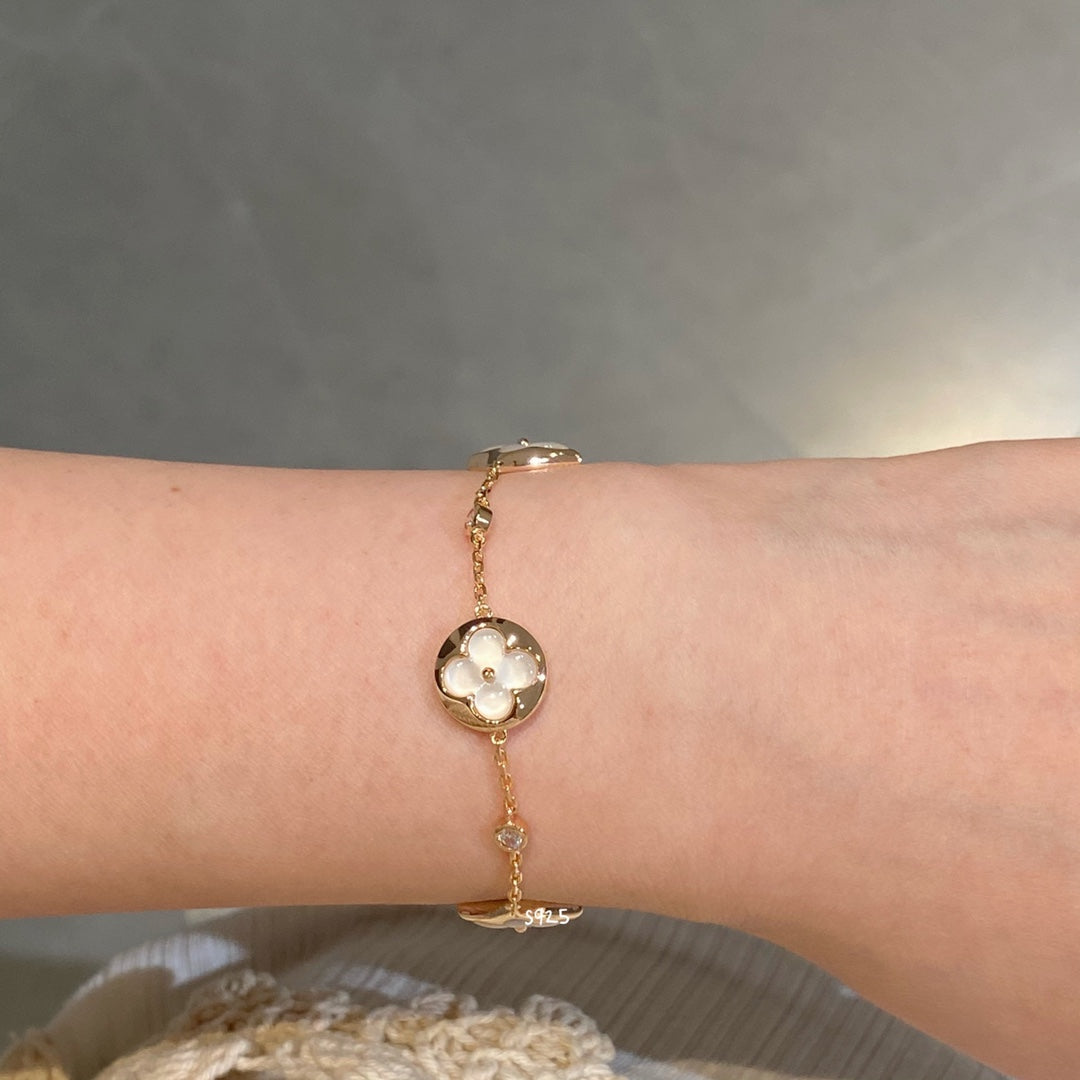 [KELA]STAR AND SUN 4 MOTIF WHITE MOP ROSE GOLD BRACELET