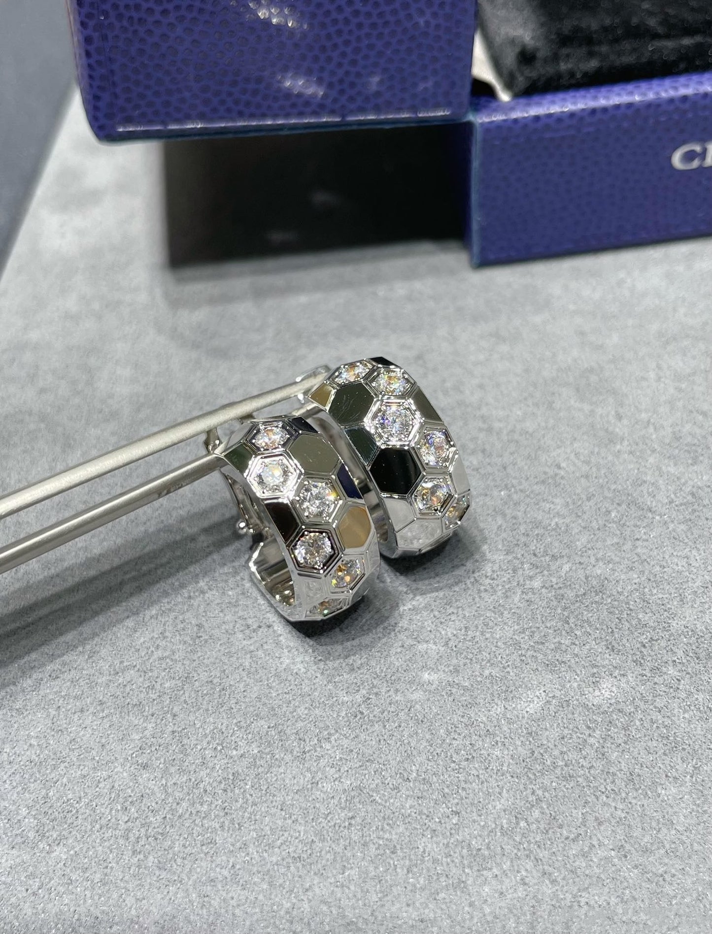 [KELA]BEE LOVE DIAMOND HOOP EARRINGS