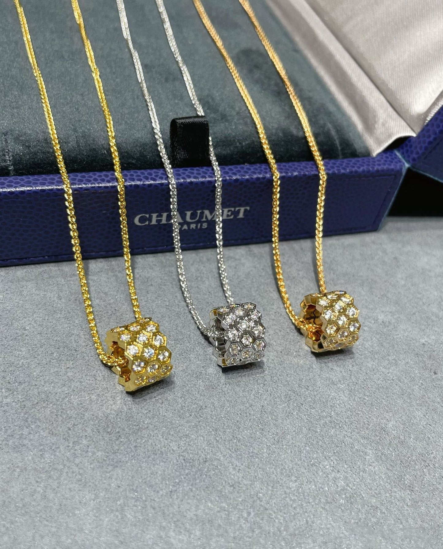 [KELA]BEE LOVE DIAMOND PAVED 3 ROW NECKLACE