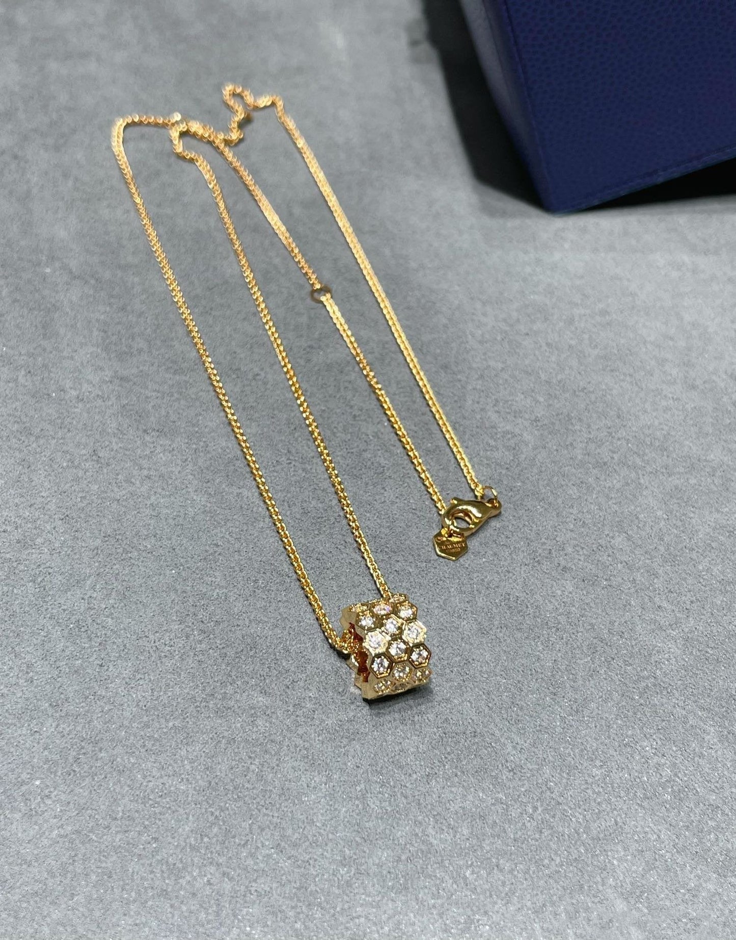 [KELA]BEE LOVE DIAMOND PAVED 3 ROW NECKLACE