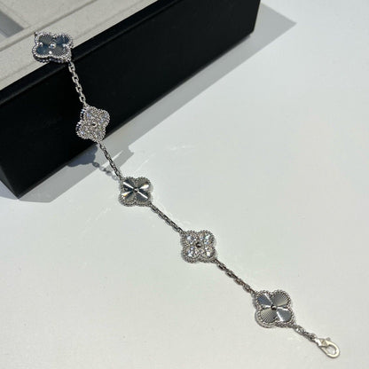 [KELA]LUCKY CLOVER 5-MOTIF BRACELET - LASER COLLECTION
