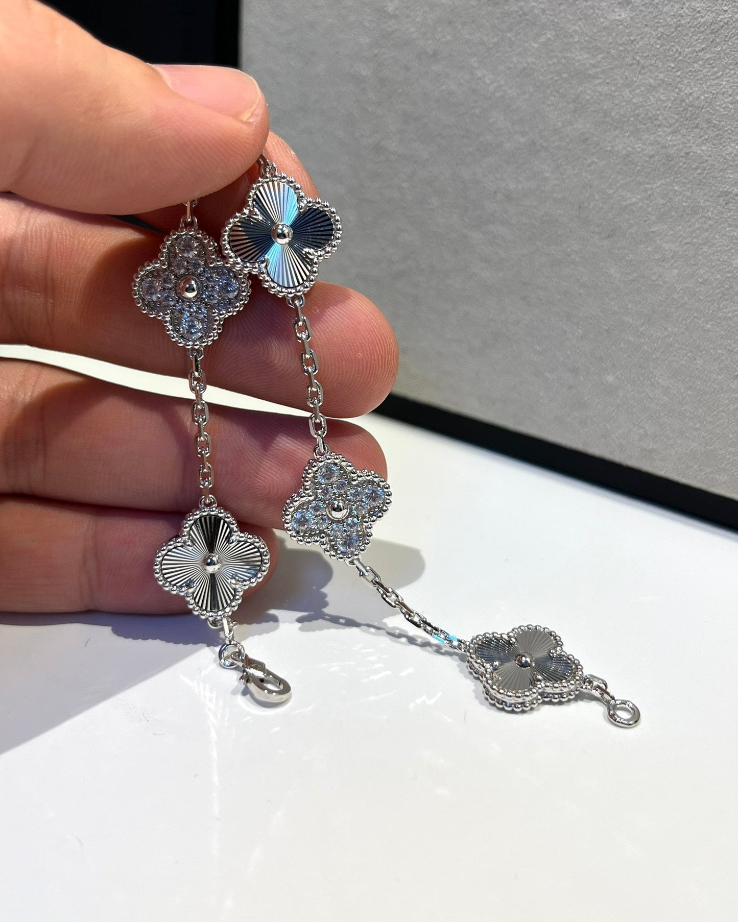 [KELA]LUCKY CLOVER 5-MOTIF BRACELET - LASER COLLECTION