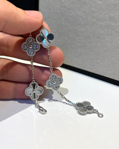 [KELA]LUCKY CLOVER 5-MOTIF BRACELET - LASER COLLECTION