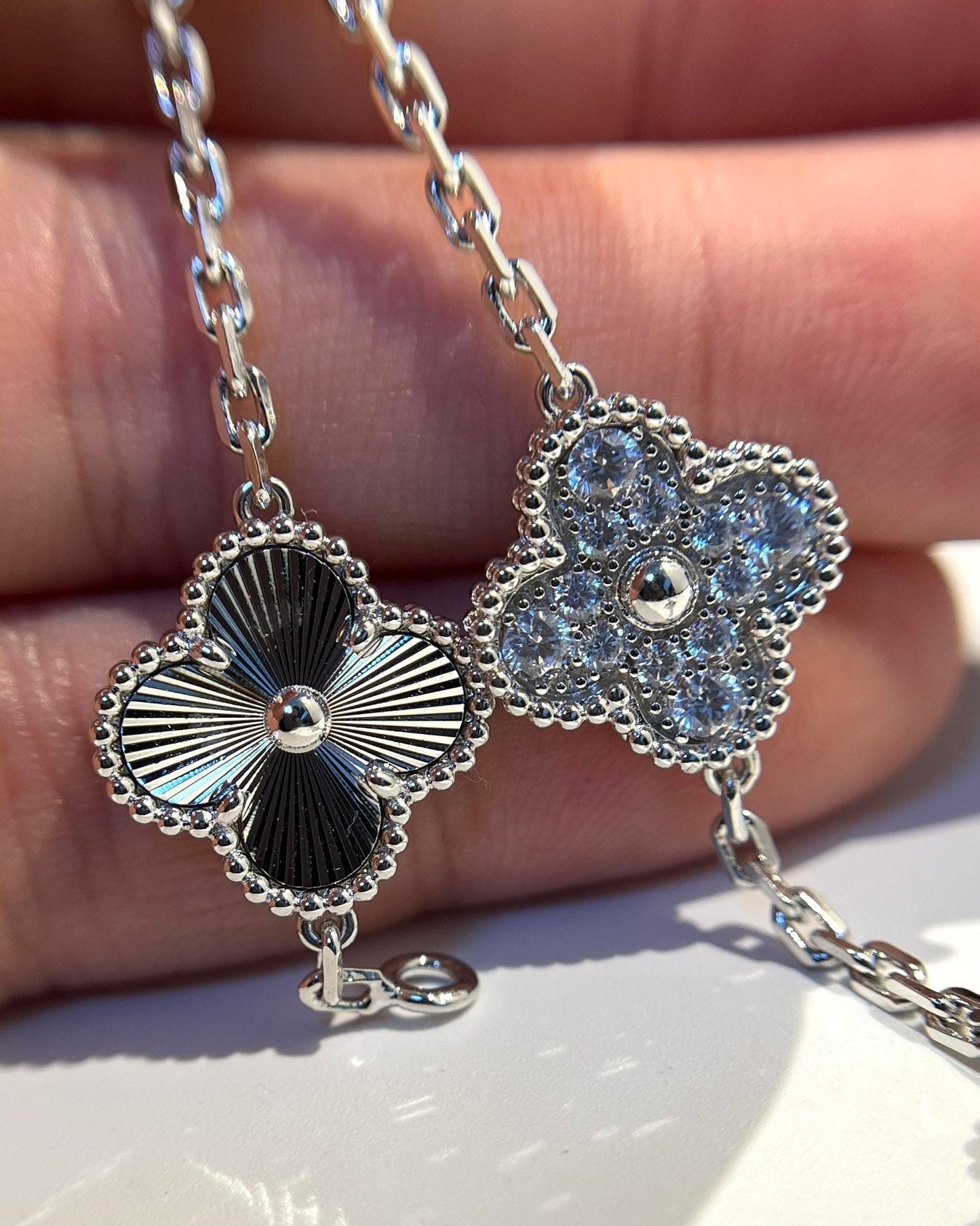 [KELA]LUCKY CLOVER 5-MOTIF BRACELET - LASER COLLECTION