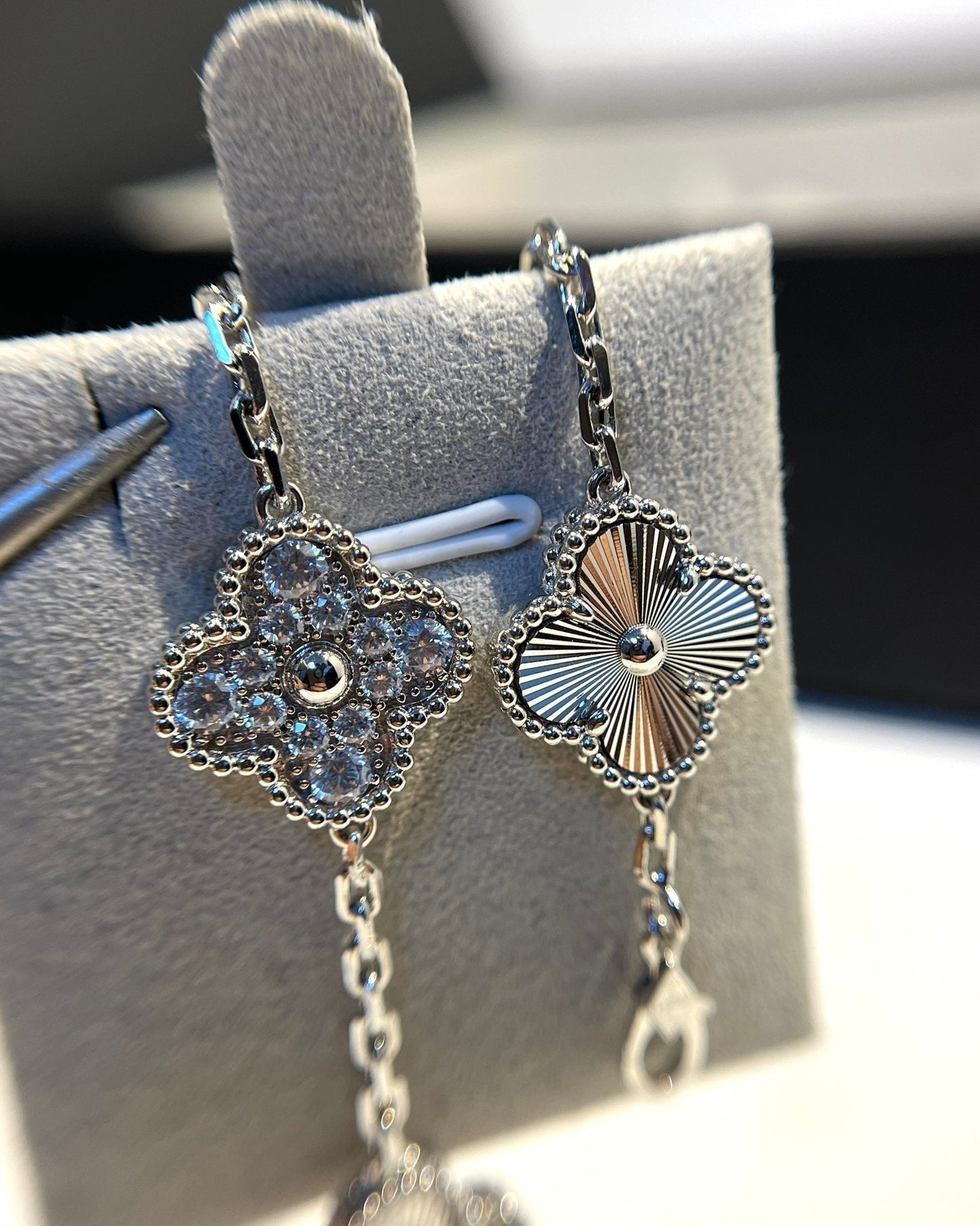 [KELA]LUCKY CLOVER 5-MOTIF BRACELET - LASER COLLECTION