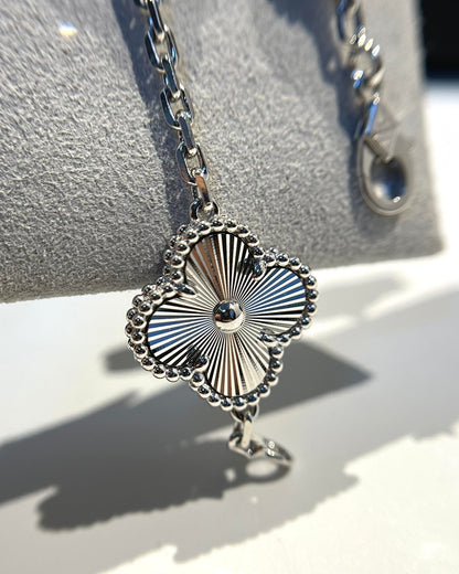 [KELA]LUCKY CLOVER 5-MOTIF BRACELET - LASER COLLECTION