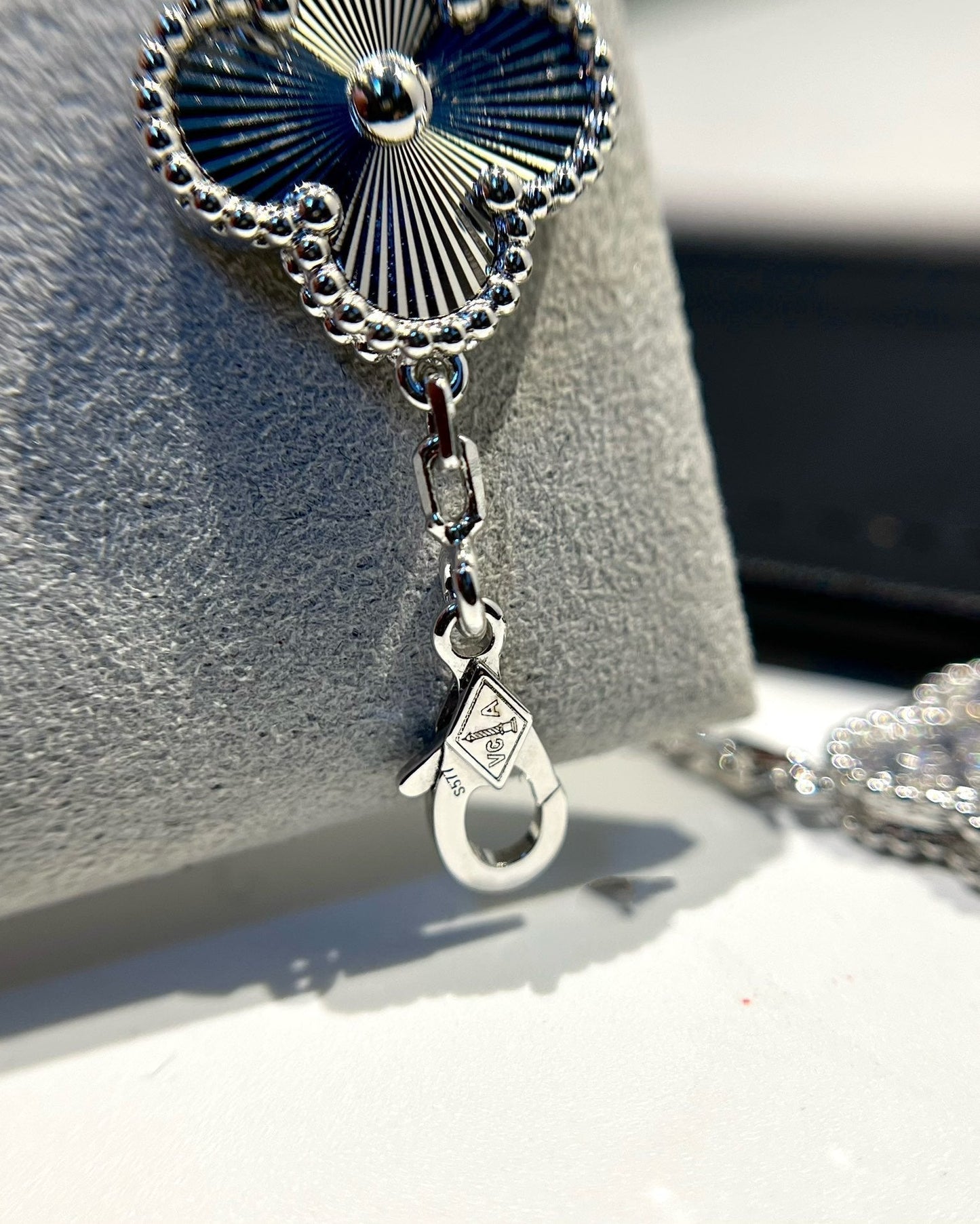 [KELA]LUCKY CLOVER 5-MOTIF BRACELET - LASER COLLECTION