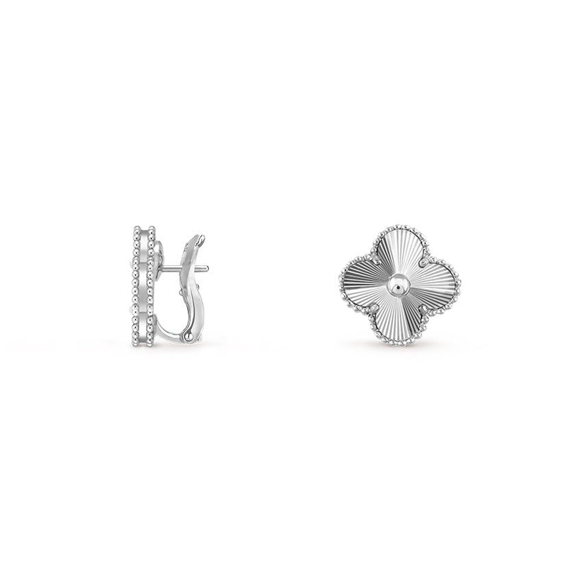 [KELA]15MM CLOVER FLOWER STUD EARRINGS WHITE GOLD COLLECTION