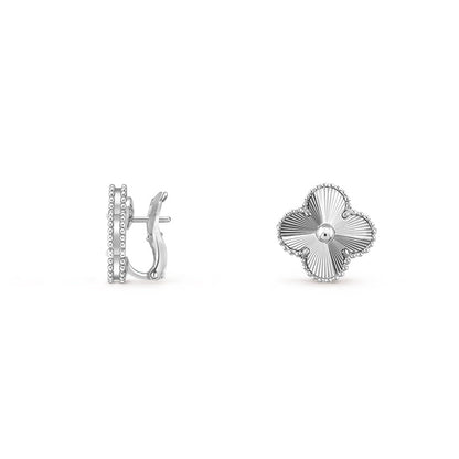 [KELA]15MM CLOVER FLOWER STUD EARRINGS WHITE GOLD COLLECTION