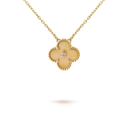 [KELA]LIMITED EDITION CHRISTMAS CLOVER FLOWER NECKLACE - 15MM ANNUAL COLLECTIBLE PENDANT