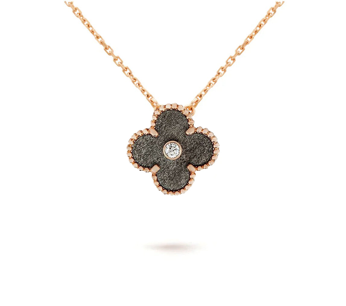 [KELA]LIMITED EDITION CHRISTMAS CLOVER FLOWER NECKLACE - 15MM ANNUAL COLLECTIBLE PENDANT